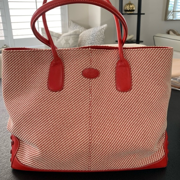 Tod's Red and Cream Tote Bag - Picture 1 of 16